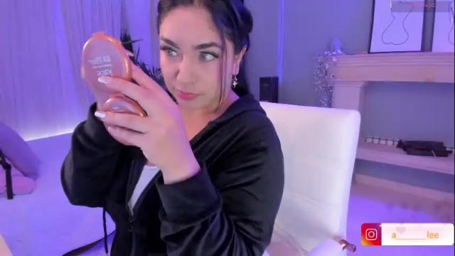 Image 6 of scarlet_miller_1 Stream on Chaturbate on 8 days ago
