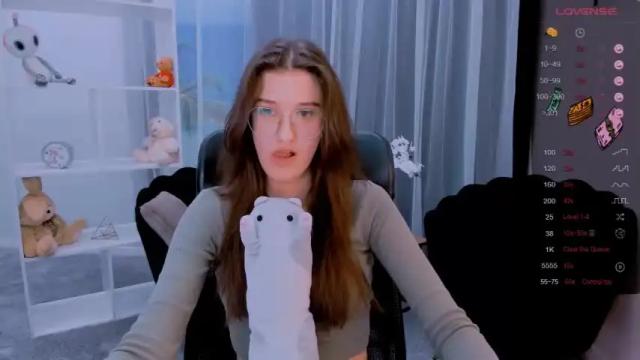 Image 7 of scarlet_mooore Stream on Chaturbate on 17 months ago