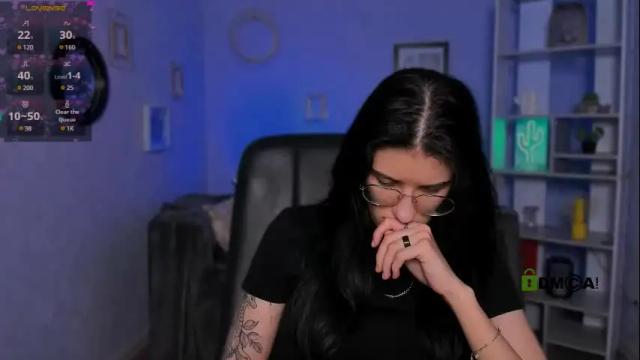 Image 8 of scarlet_mooore Stream on Chaturbate on 5 months ago