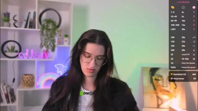 Image 2 of scarlet_mooore Stream on Chaturbate on 15 days ago