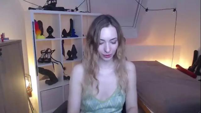 Image 2 of scarlet_sophie Stream on Chaturbate on 1 month ago