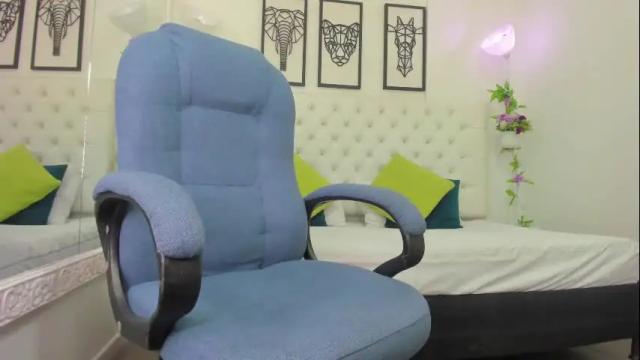 Image 2 of scarlet_stan22 Stream on Chaturbate on 1 month ago
