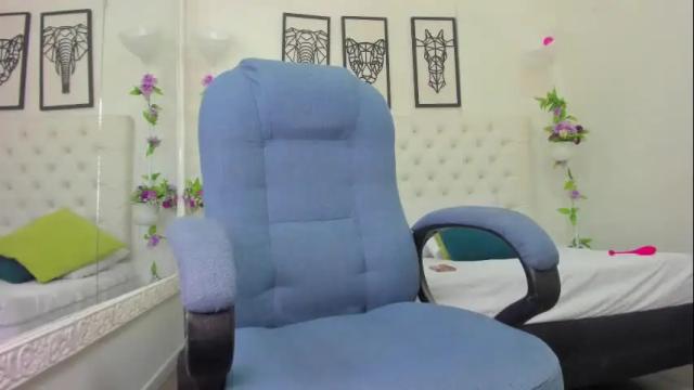 Image 3 of scarlet_stan22 Stream on Chaturbate on 18 days ago