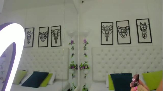 Image 3 of scarlet_stan22 Stream on Chaturbate on 12 days ago