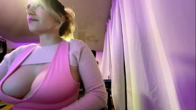 Image 2 of scarlet_whisper Stream on Chaturbate on 1 month ago