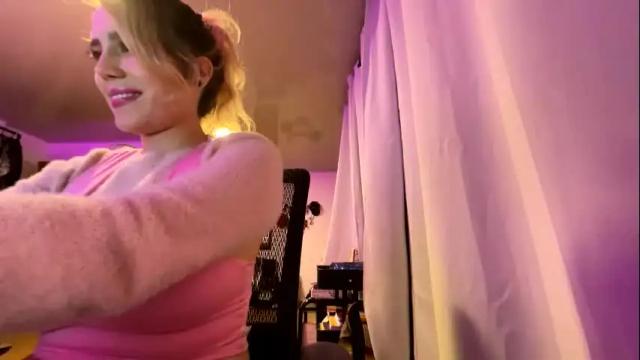Image 3 of scarlet_whisper Stream on Chaturbate on 1 month ago