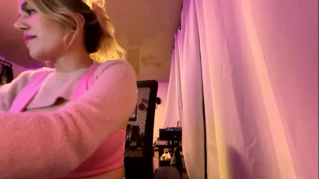 Image 8 of scarlet_whisper Stream on Chaturbate on 1 month ago