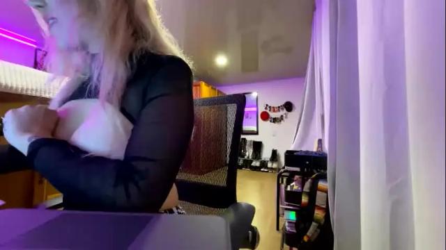 Image 10 of scarlet_whisper Stream on Chaturbate on 28 days ago