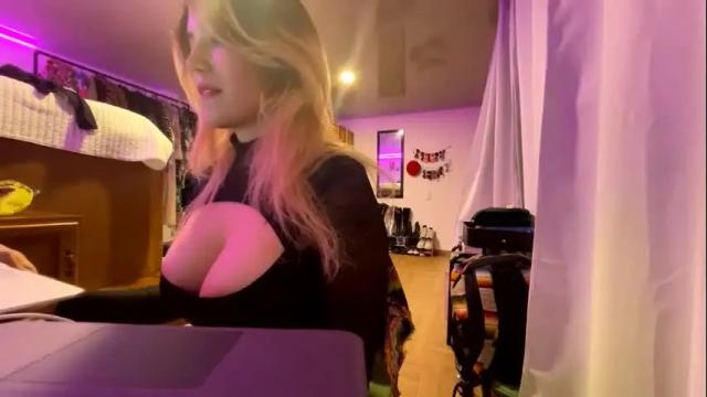 Image 12 of scarlet_whisper Stream on Chaturbate on 9 days ago