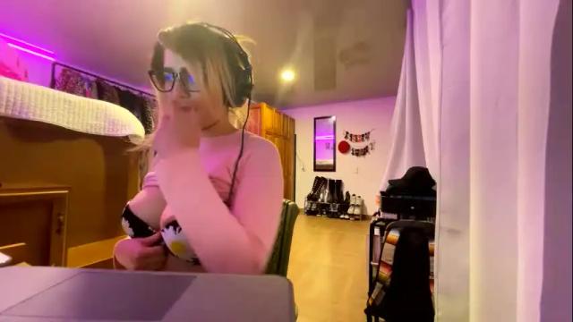 Image 10 of scarlet_whisper Stream on Chaturbate on 7 days ago