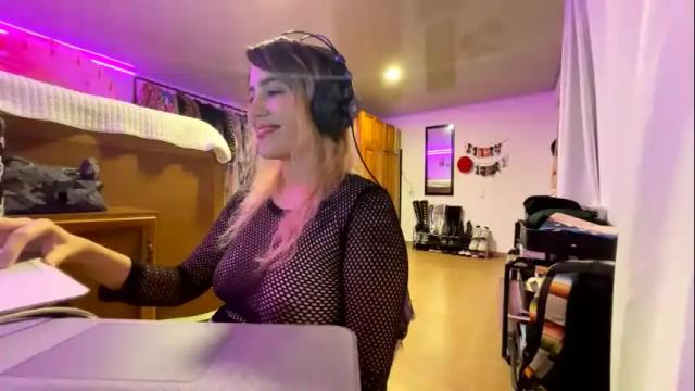 Image 3 of scarlet_whisper Stream on Chaturbate on 5 days ago