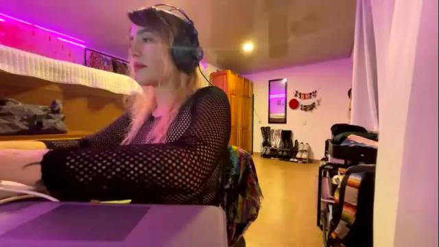 Image 4 of scarlet_whisper Stream on Chaturbate on 5 days ago