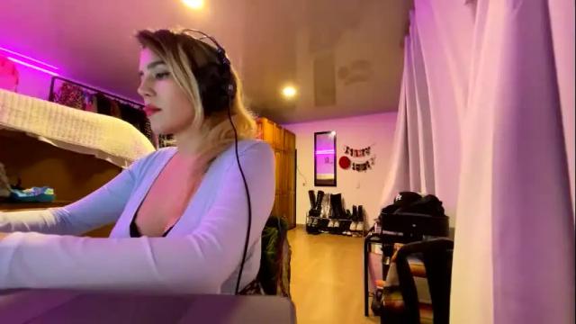 Thumbnail 3, scarlet_whisper's Stream at Chaturbate, 3 months ago