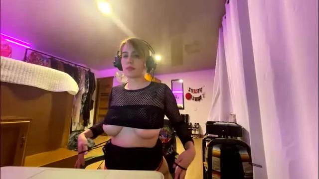 Image 4 of scarlet_whisper Stream on Chaturbate on 2 months ago