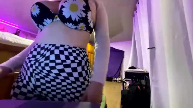 Image 4 of scarlet_whisper Stream on Chaturbate on 2 months ago