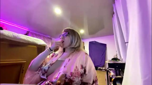 Image 3 of scarlet_whisper Stream on Chaturbate on 2 months ago