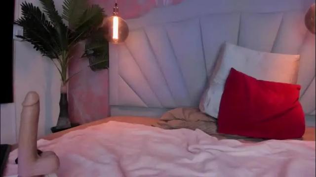 Image 11 of scarletdavis_ Stream on Chaturbate on 1 month ago