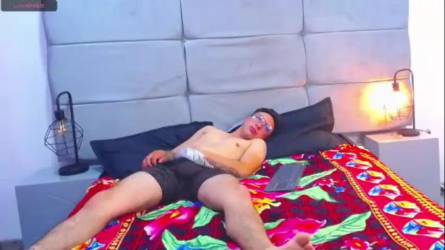Image 11 of scarleth_and_dimitry Stream on Chaturbate on 19 months ago