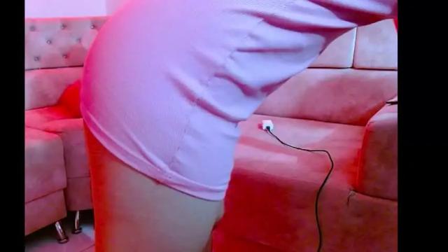 Image 11 of scarleth_baby Stream on Chaturbate on 16 months ago