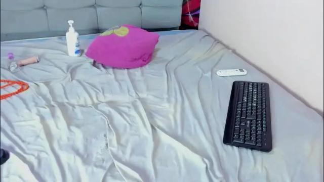 Image 7 of scarleth_blonde Stream on Chaturbate on 22 days ago