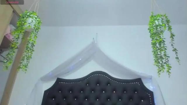 Image 11 of scarleth_owens1 Stream on Chaturbate on 14 months ago