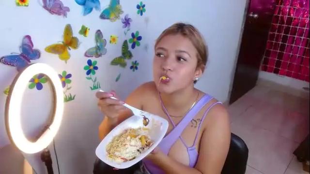 Image 2 of scarleth_snow_ Stream on Chaturbate on 1 month ago
