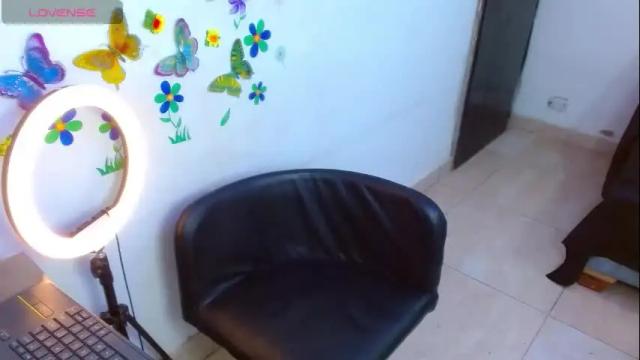 Image 3 of scarleth_snow_ Stream on Chaturbate on 1 month ago
