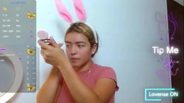 Image 3 of scarleth_snow_ Stream on Chaturbate on 19 days ago