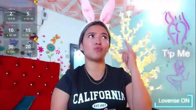 Image 7 of scarleth_snow_ Stream on Chaturbate on 6 days ago