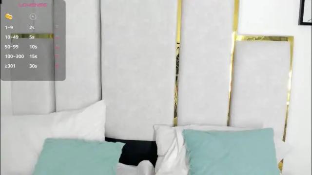 Image 11 of scarletkross Stream on Chaturbate on 3 months ago