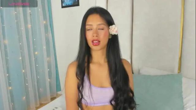 Image 2 of scarletkross Stream on Chaturbate on 2 months ago