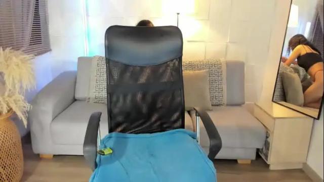 Image 2 of scarletsahara Stream on Chaturbate on 1 month ago