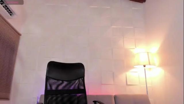 Image 4 of scarletsahara Stream on Chaturbate on 1 month ago