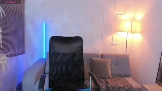 Image 11 of scarletsahara Stream on Chaturbate on 1 month ago