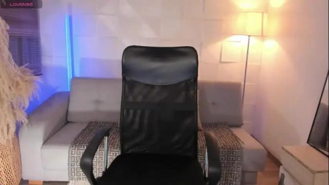 Image 11 of scarletsahara Stream on Chaturbate on 1 month ago