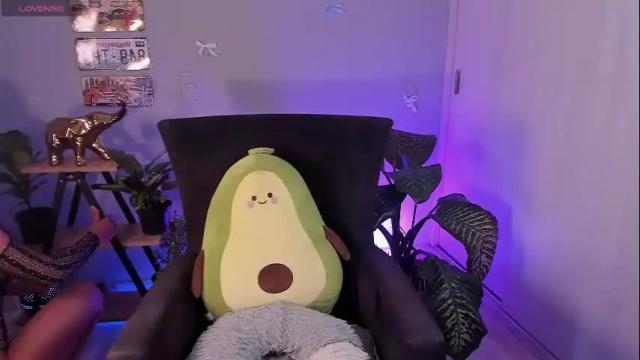 Thumbnail 1, scarlett1_'s Stream at Chaturbate, 19 days ago