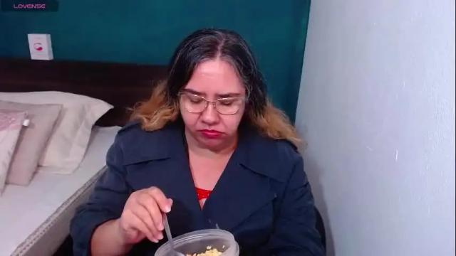 Image 6 of scarlett_duboi1 Stream on Chaturbate on 2 months ago