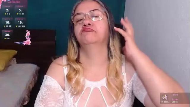 Image 12 of scarlett_duboi1 Stream on Chaturbate on 25 days ago