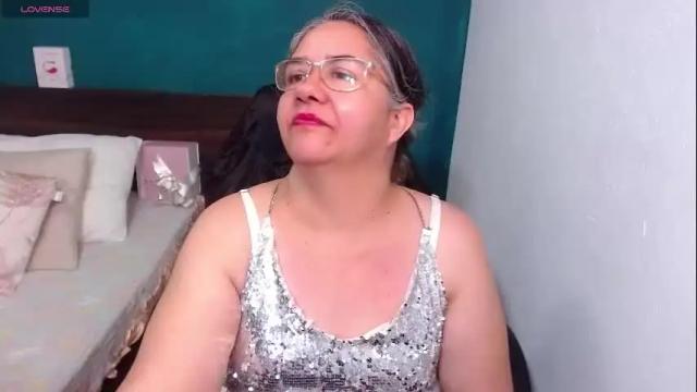 Image 8 of scarlett_duboi1 Stream on Chaturbate on 13 days ago