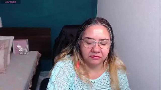 Image 12 of scarlett_duboi1 Stream on Chaturbate on 11 days ago
