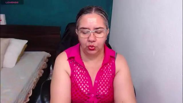 Image 4 of scarlett_duboi1 Stream on Chaturbate on 6 days ago