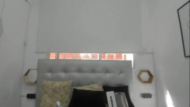 Image 3 of scarlett_fox20 Stream on Chaturbate on 1 month ago