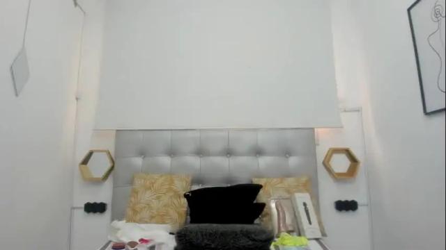 Image 3 of scarlett_fox20 Stream on Chaturbate on 24 days ago