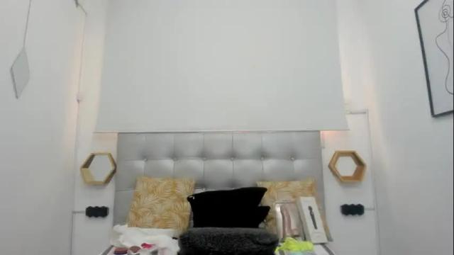 Image 4 of scarlett_fox20 Stream on Chaturbate on 24 days ago