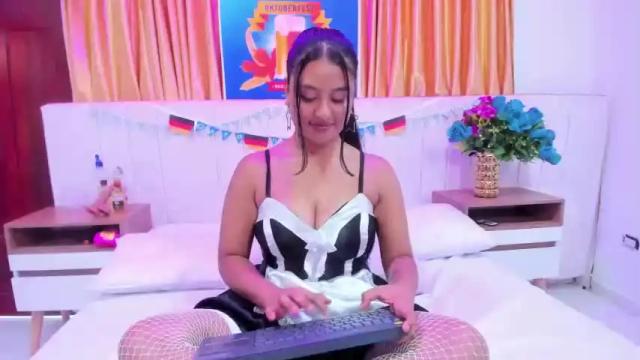 Image 8 of scarlett_jonhes Stream on Chaturbate on 21 months ago