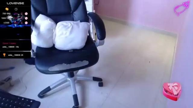 Image 3 of scarlett_liz Stream on Chaturbate on 13 months ago
