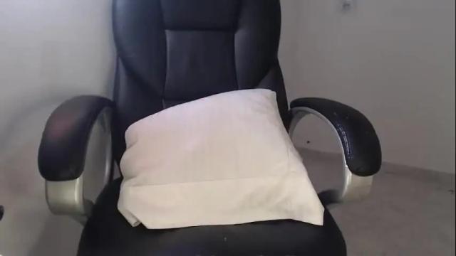 Image 3 of scarlett_liz Stream on Chaturbate on 5 months ago