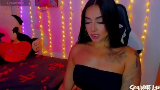 Image 12 of scarlett_luv Stream on Chaturbate on 16 months ago