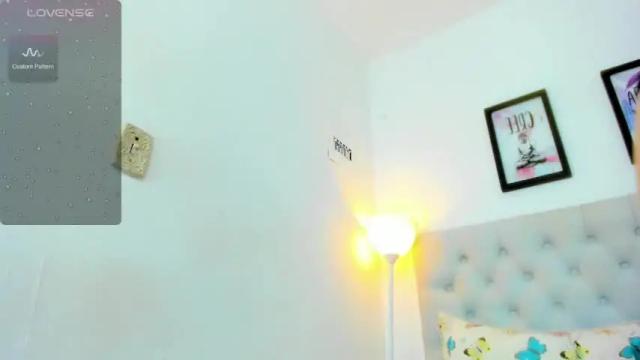 Image 3 of scarlett_miller_13 Stream on Chaturbate on 17 months ago