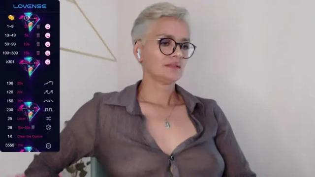 Image 11 of scarlett_paris Stream on Chaturbate on 12 months ago